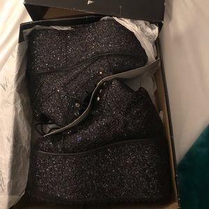 YRU QOZMO HI GLITTER SNEAKERS